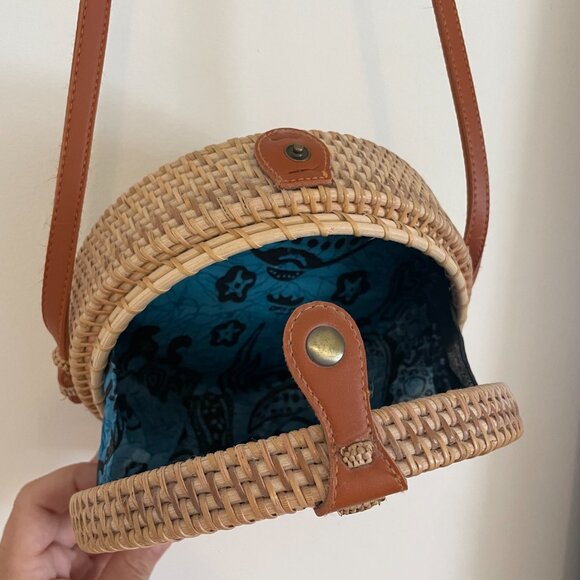 Handmade Rattan Crossbody Bag – From Bali - Picture 3 of 3
